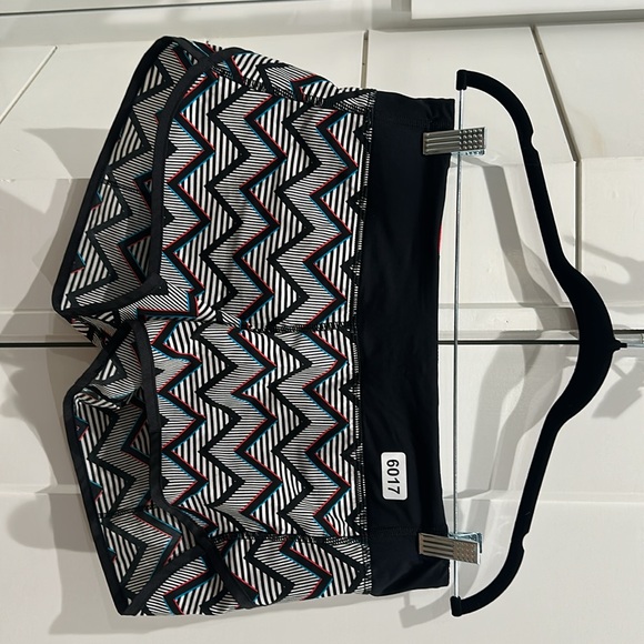(6017) Lululemon Speed Short 2014 Seawheeze - 3D Chevron Sz 6 - Picture 4 of 6